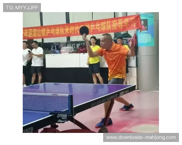 社区乒乓球联赛办进公园，七旬球友称“健康比胜负重要”